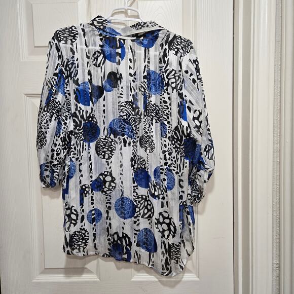 Chico’s Sheer Crinkle Dot Animal Print Top Women’s 2 - Picture 9 of 11